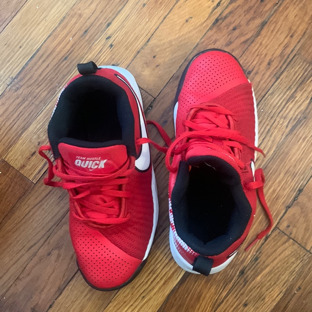 Nike Team Hustle Quick 2 Shoes